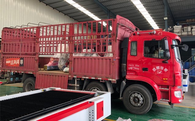 龍門式數(shù)控等離子切割機(jī)裝車發(fā)貨中 龍門式數(shù)控等離子切割機(jī)裝車發(fā)貨中
