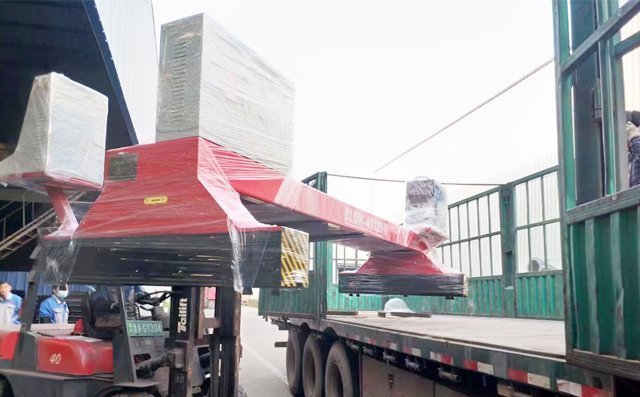 數(shù)控等離子火焰切割機(jī)發(fā)貨中 數(shù)控等離子火焰切割機(jī)發(fā)貨中