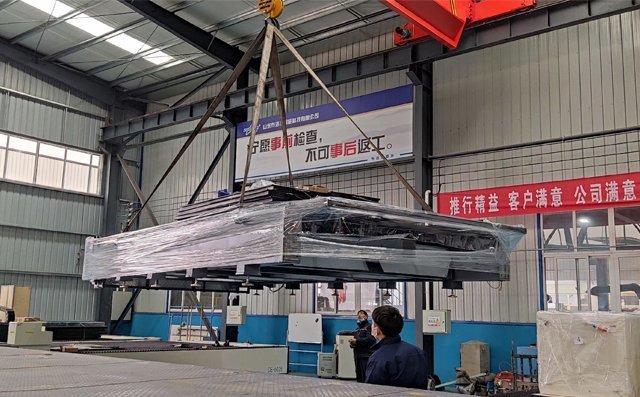 大幅面激光切割機下線進行發(fā)貨 大幅面激光切割機下線進行發(fā)貨